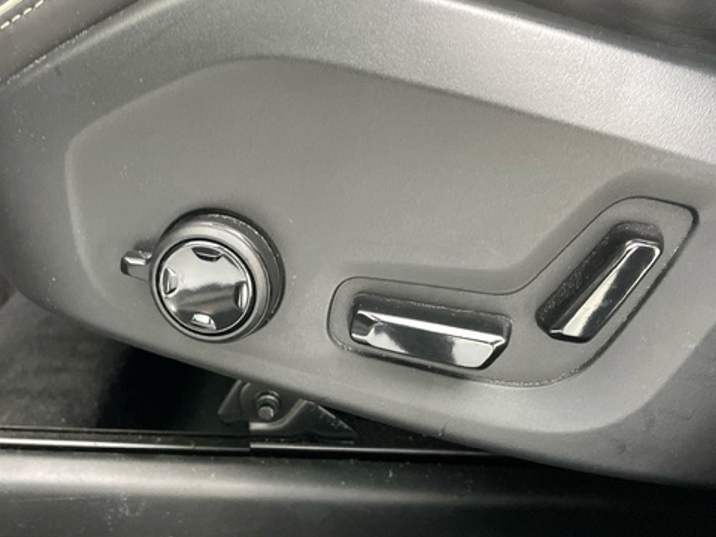 Volvo XC60 B4 D R-Design Auto 145 kW (197 CV)