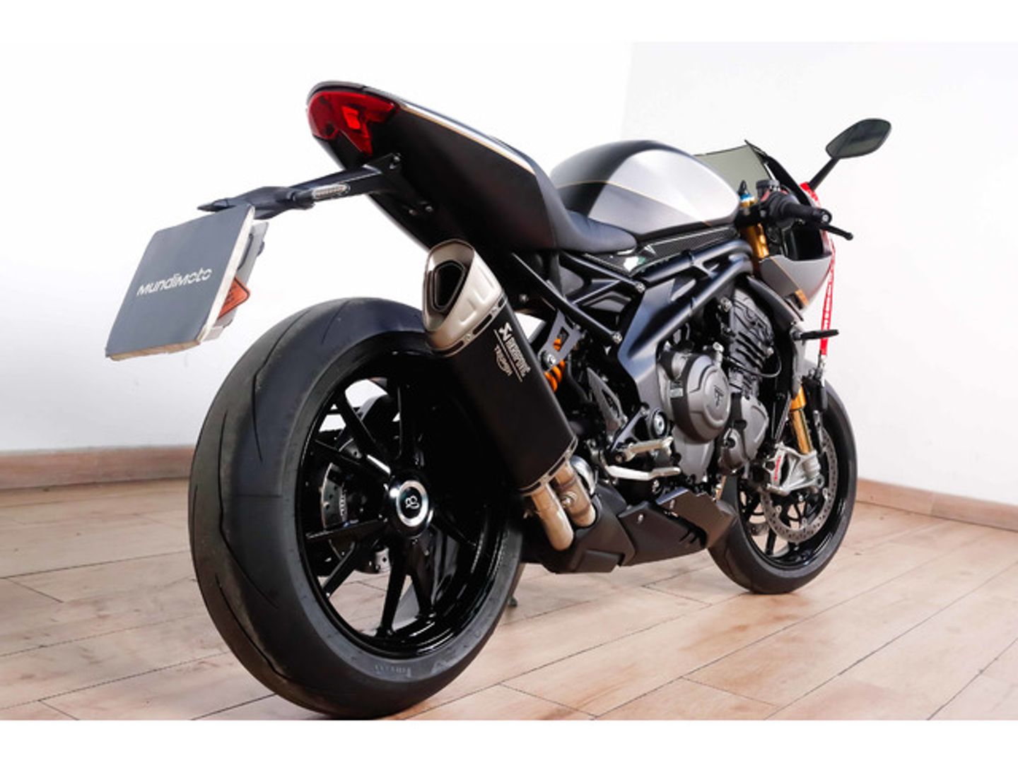 Triumph SPEED TRIPLE 1200 RR Breitling Edition