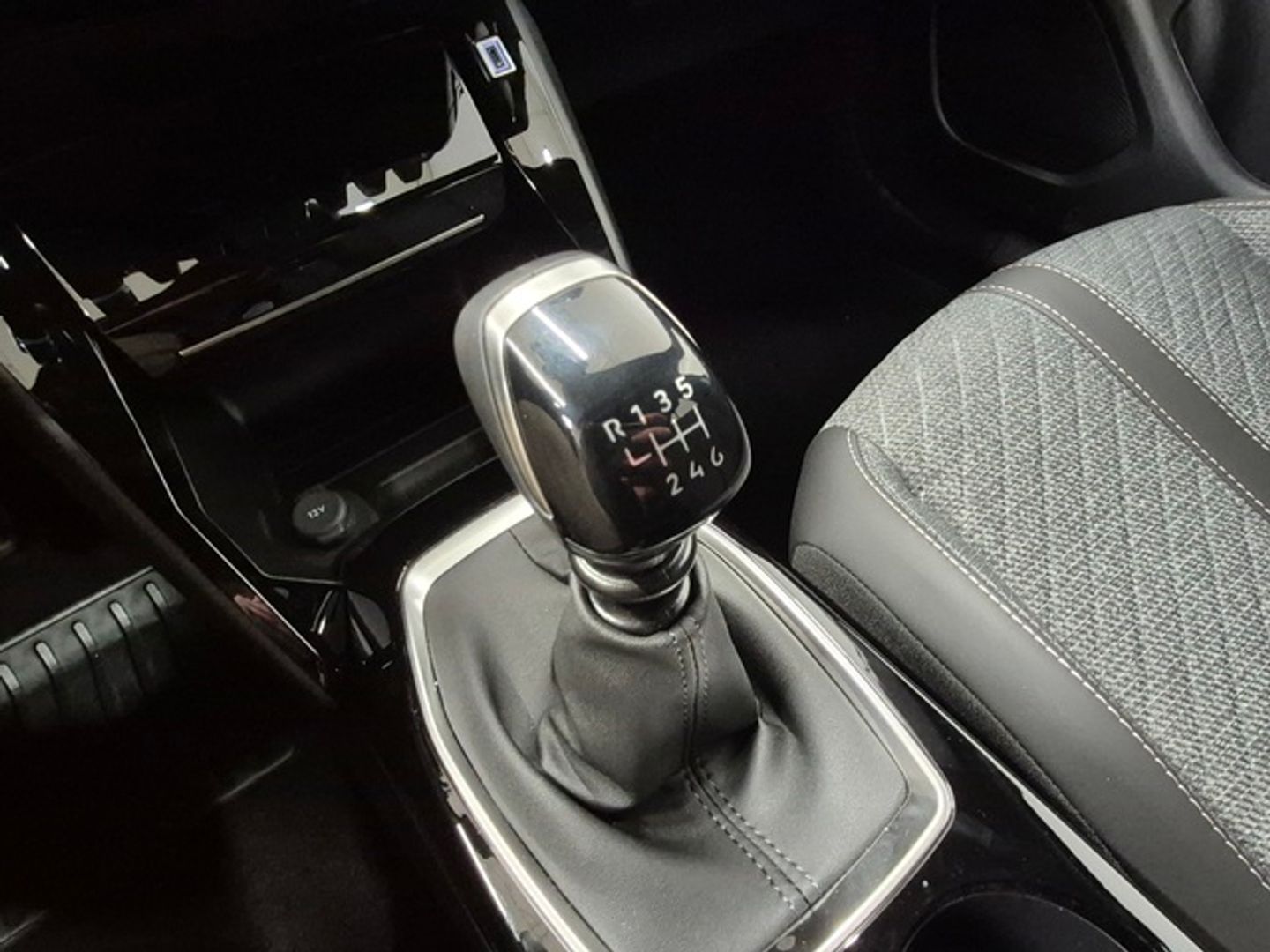 Peugeot 2008 PureTech 100 S&S Allure 75 kW (100 CV)