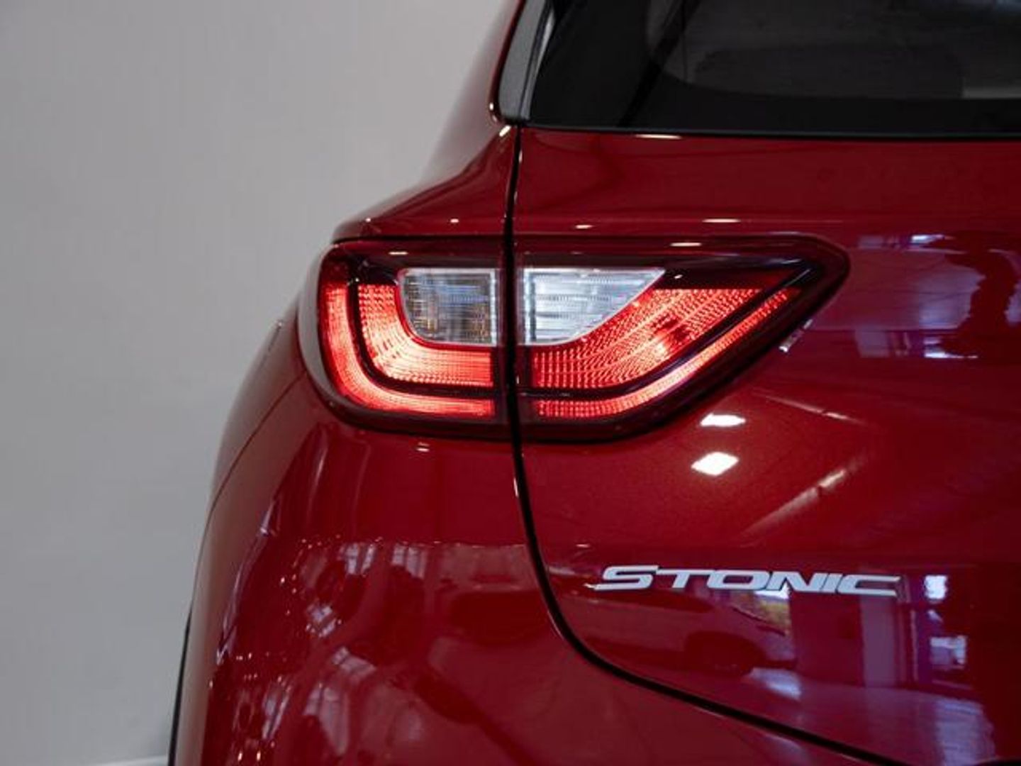 Kia Stonic 1.0 T-GDi MHEV iMT Concept 74 kW (100 CV)