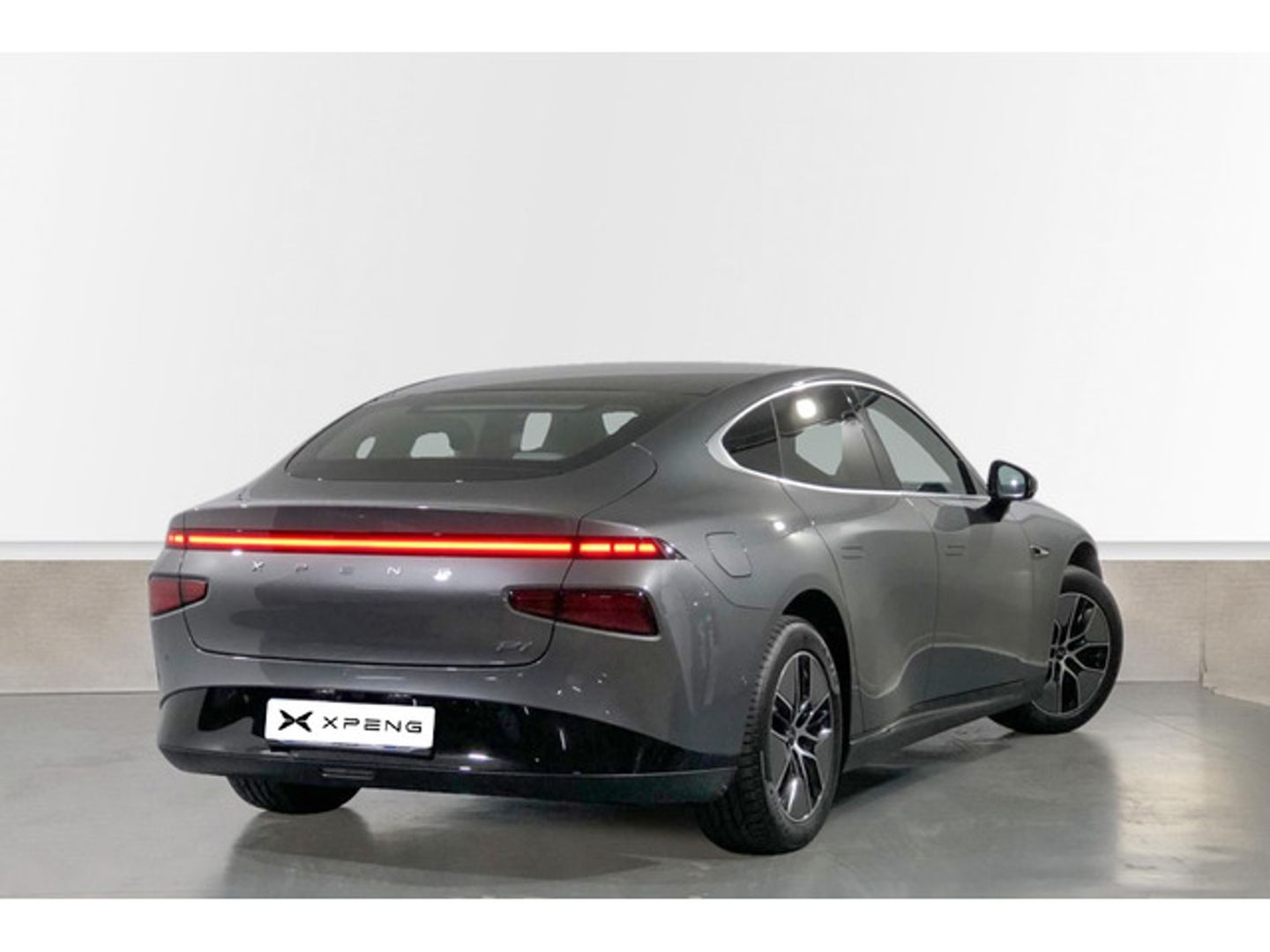 Xpeng P7 Long Range RWD 203 kW (276 CV)