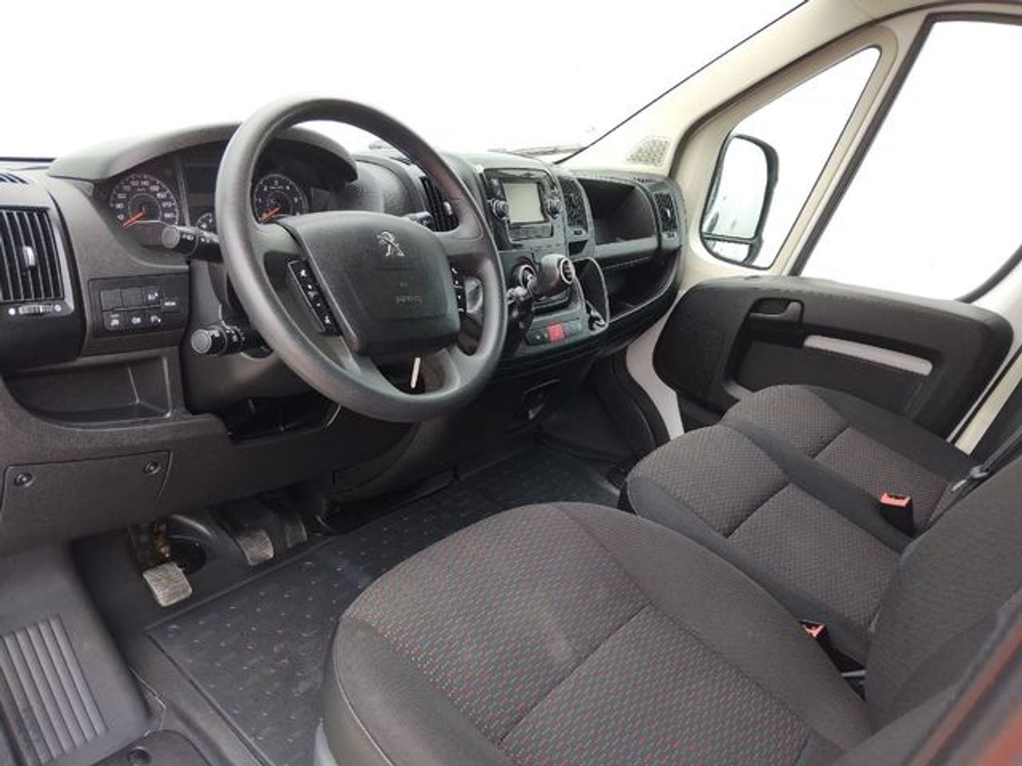 Peugeot Boxer Furgon BlueHDi 140 S&S Pack 335 L3 H2 103 kW (140 CV)