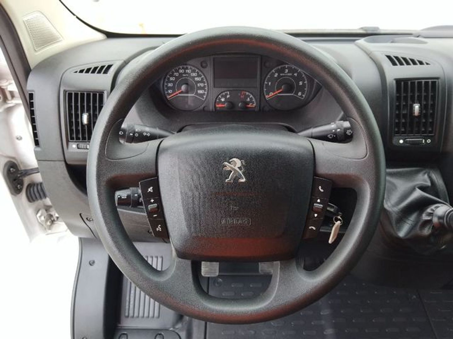 Peugeot Boxer Furgon BlueHDi 140 S&S Pack 335 L3 H2 103 kW (140 CV)