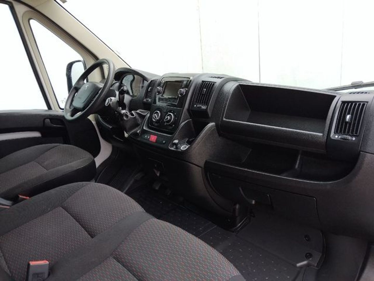 Peugeot Boxer Furgon BlueHDi 140 S&S Pack 335 L3 H2 103 kW (140 CV)