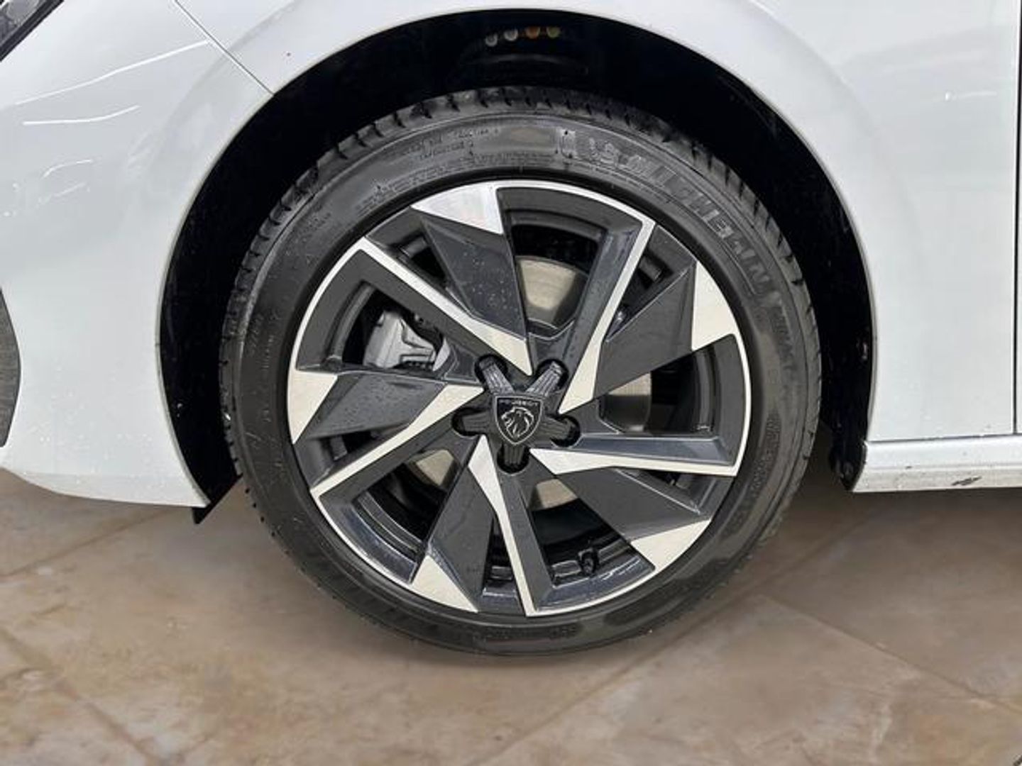 Peugeot 308 Allure Hybrid eDCS6 107 kW (145 CV)