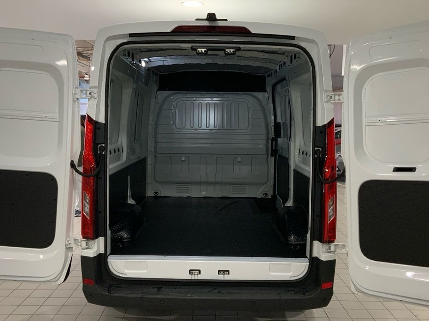 MAXUS eDeliver 9 L2H2 72 kWh 150 kW (204 CV)