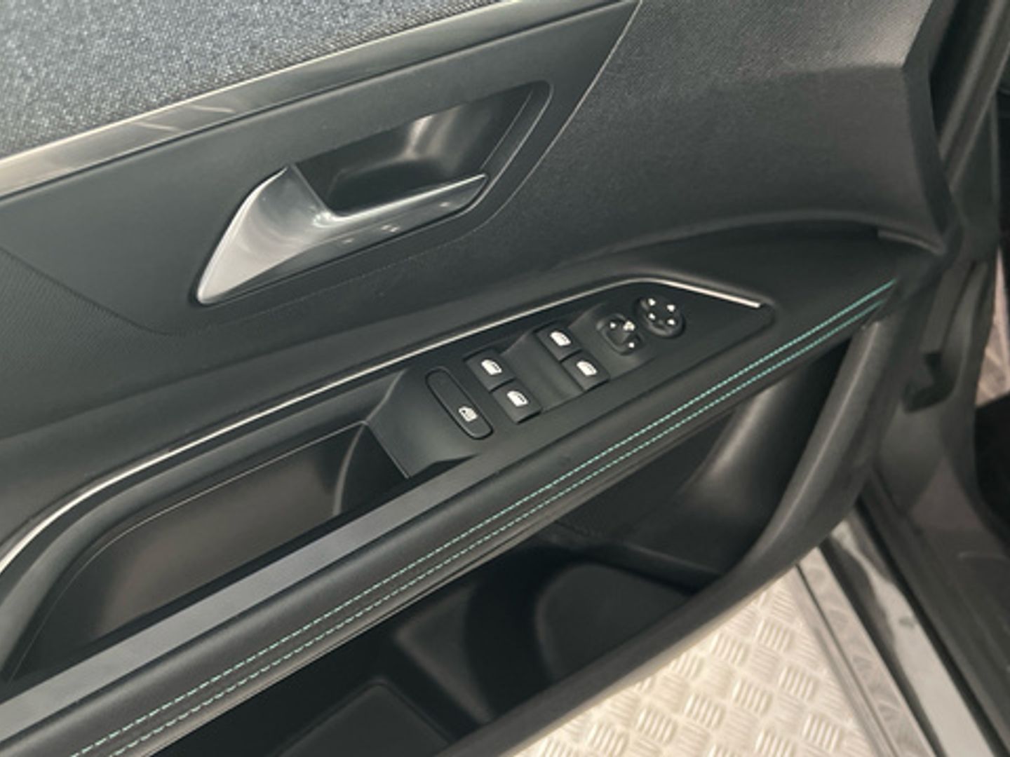Peugeot 5008 PureTech 130 S&S Allure Pack EAT8 96 kW (130 CV)