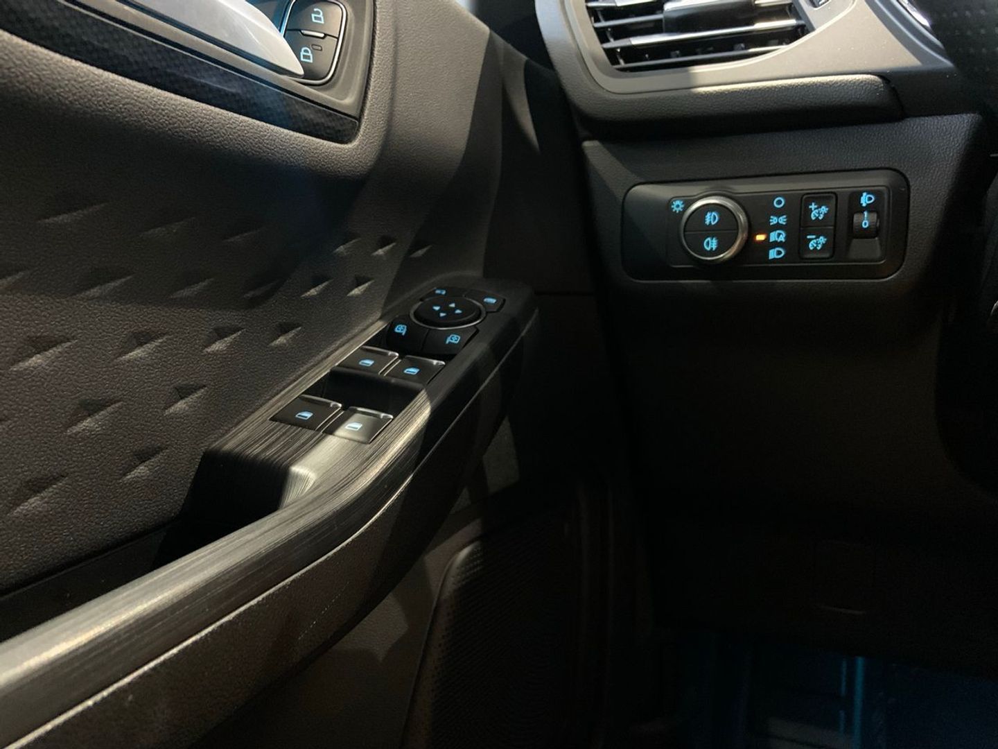 Ford Kuga 2.5 Duratec FHEV ST-Line X 4x2 Auto 140 kW (190 CV)
