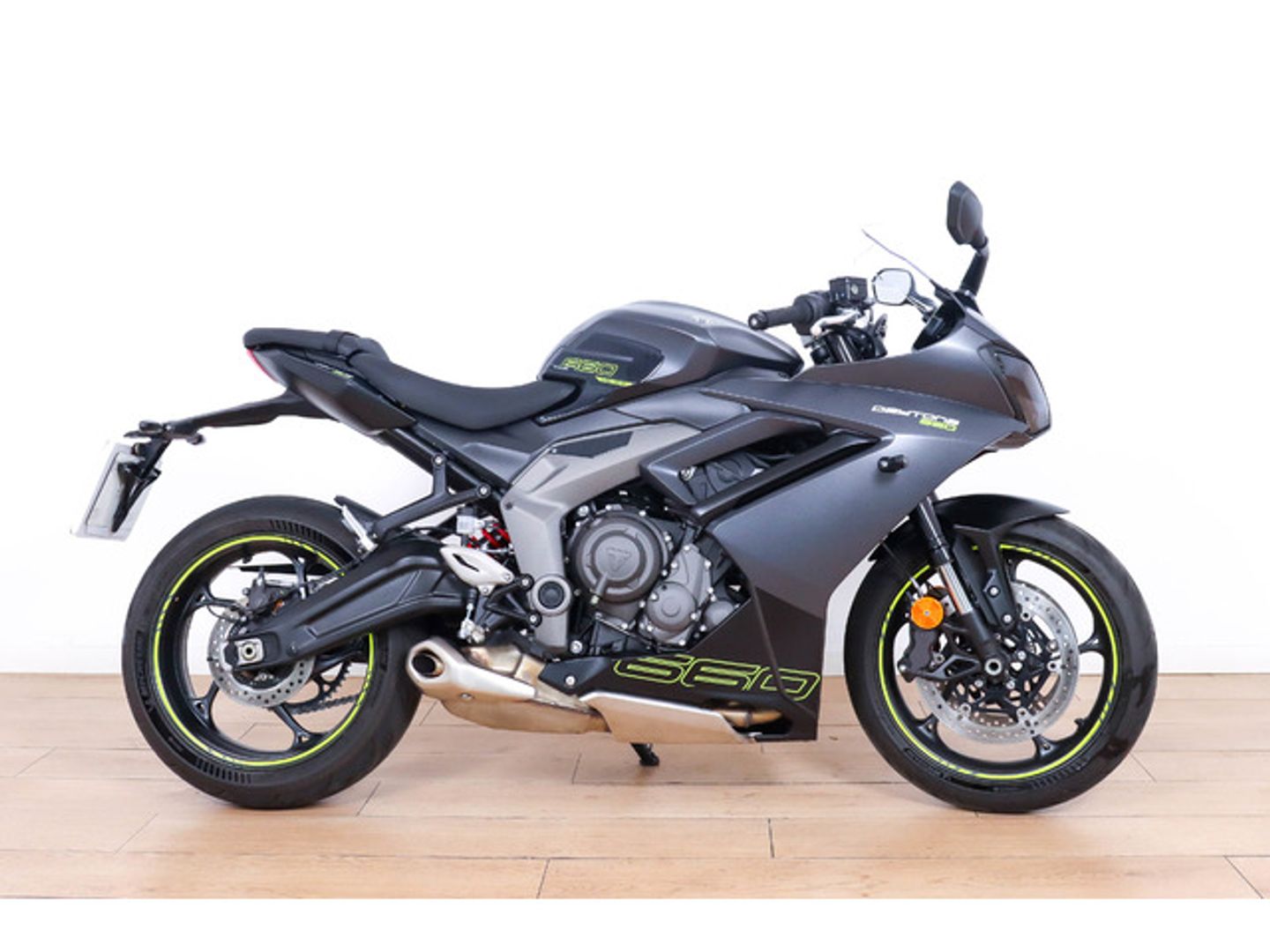 Triumph Daytona 660 Negro Motorcycle