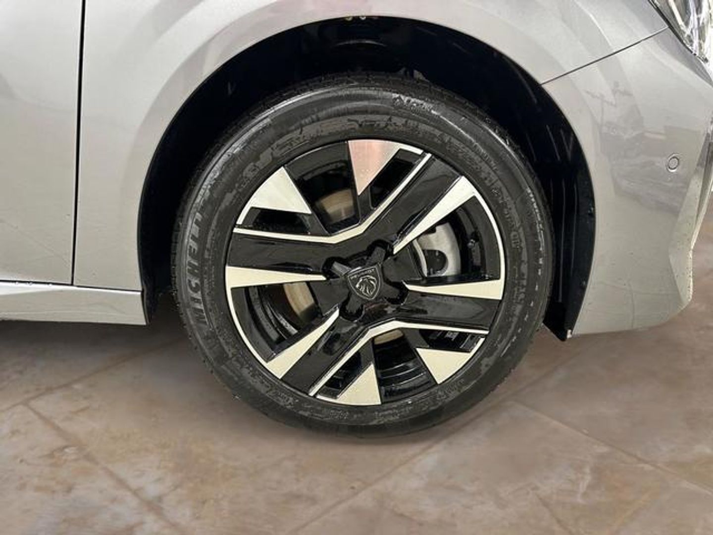 Peugeot 208 PureTech 100 Allure 75 kW (100 CV)