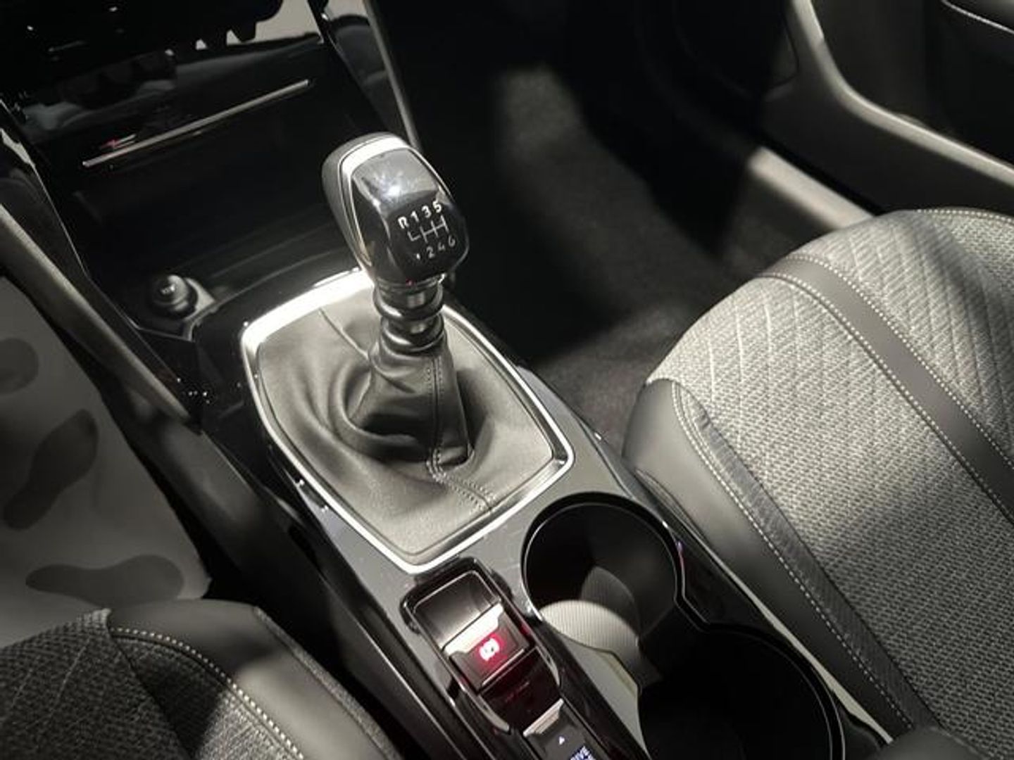 Peugeot 208 PureTech 100 Allure 75 kW (100 CV)