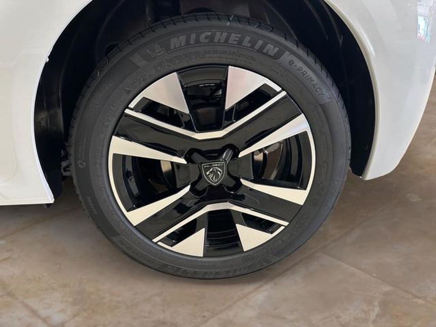 Peugeot 208 PureTech 100 Allure 75 kW (100 CV)
