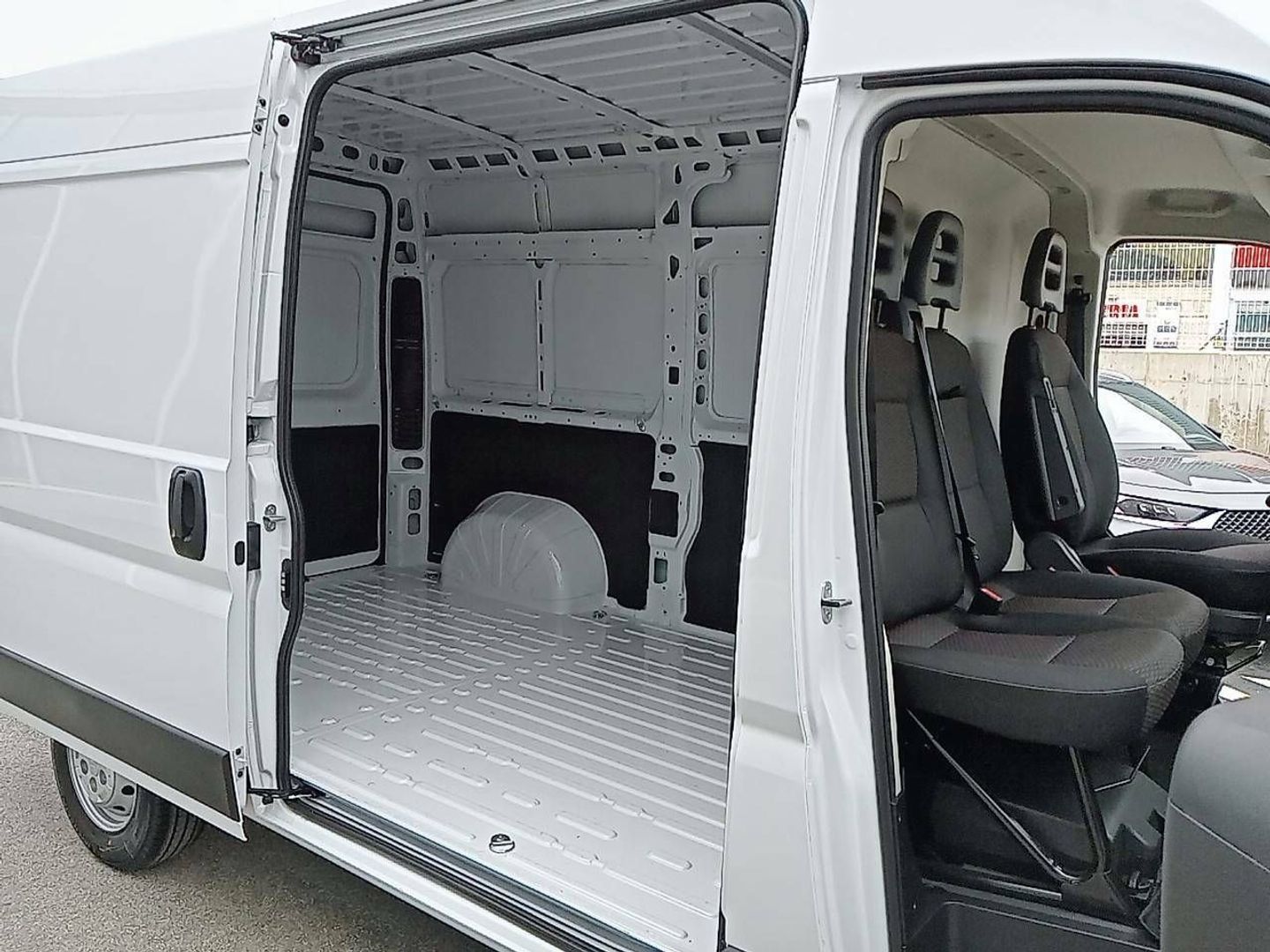 Citroen ë-Jumper Furgon e-Jumper 37 KWh 35 L2H2 Heavy 90 kW (122 CV)