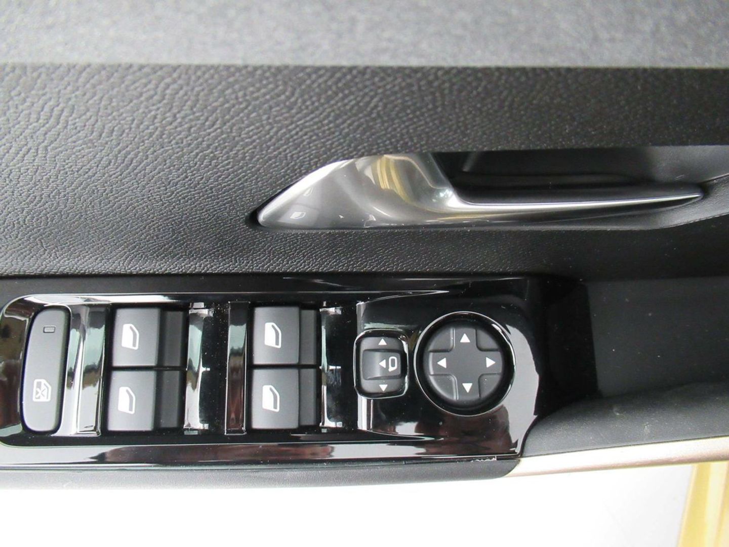 Lancia Ypsilon Ypsilon LX Hybrid 74 kW (100 CV)