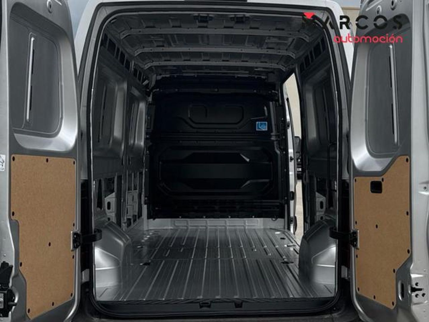 Nissan Interstar Furgon 2.3 dCi N-Connecta L3H2 3,5 T FWD 96 kW (130 CV)