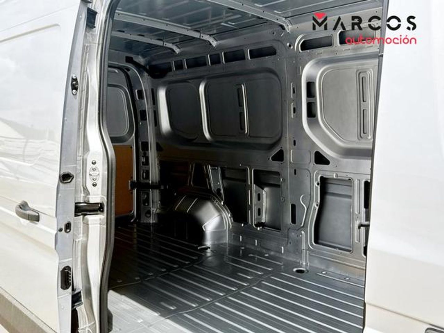 Nissan Interstar Furgon 2.3 dCi N-Connecta L3H2 3,5 T FWD 96 kW (130 CV)
