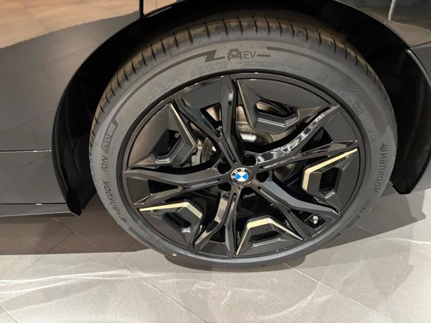 BMW iX xDrive45 300 kW (408 CV)