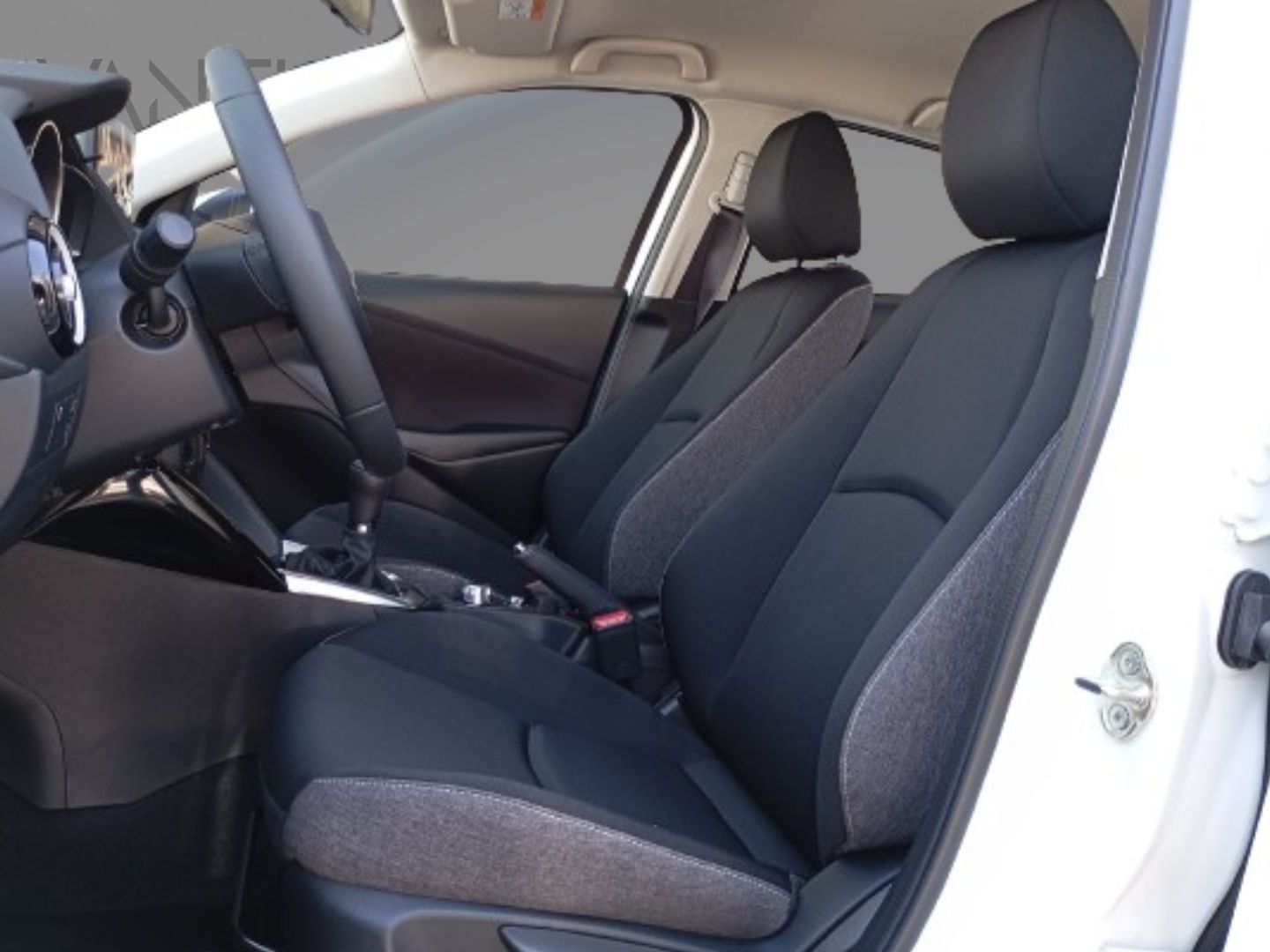 Mazda Mazda 2 1.5 e-SKYACTIV G Center-Line 66 kW (90 CV)