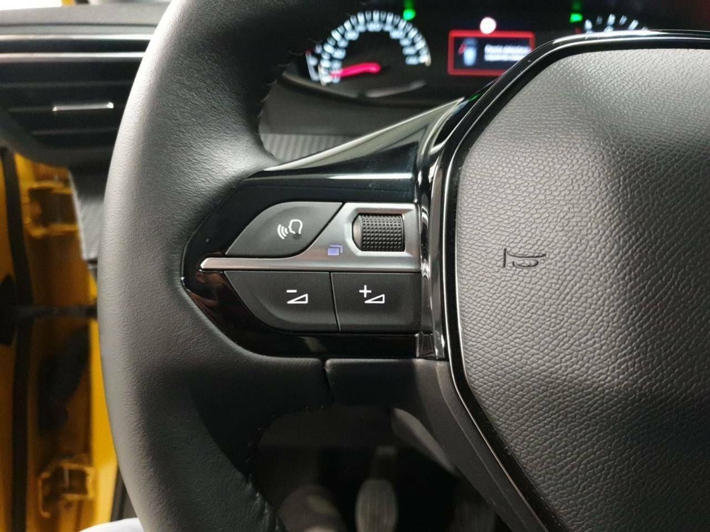 Peugeot 208 BlueHDi 100 Allure 73 kW (100 CV)