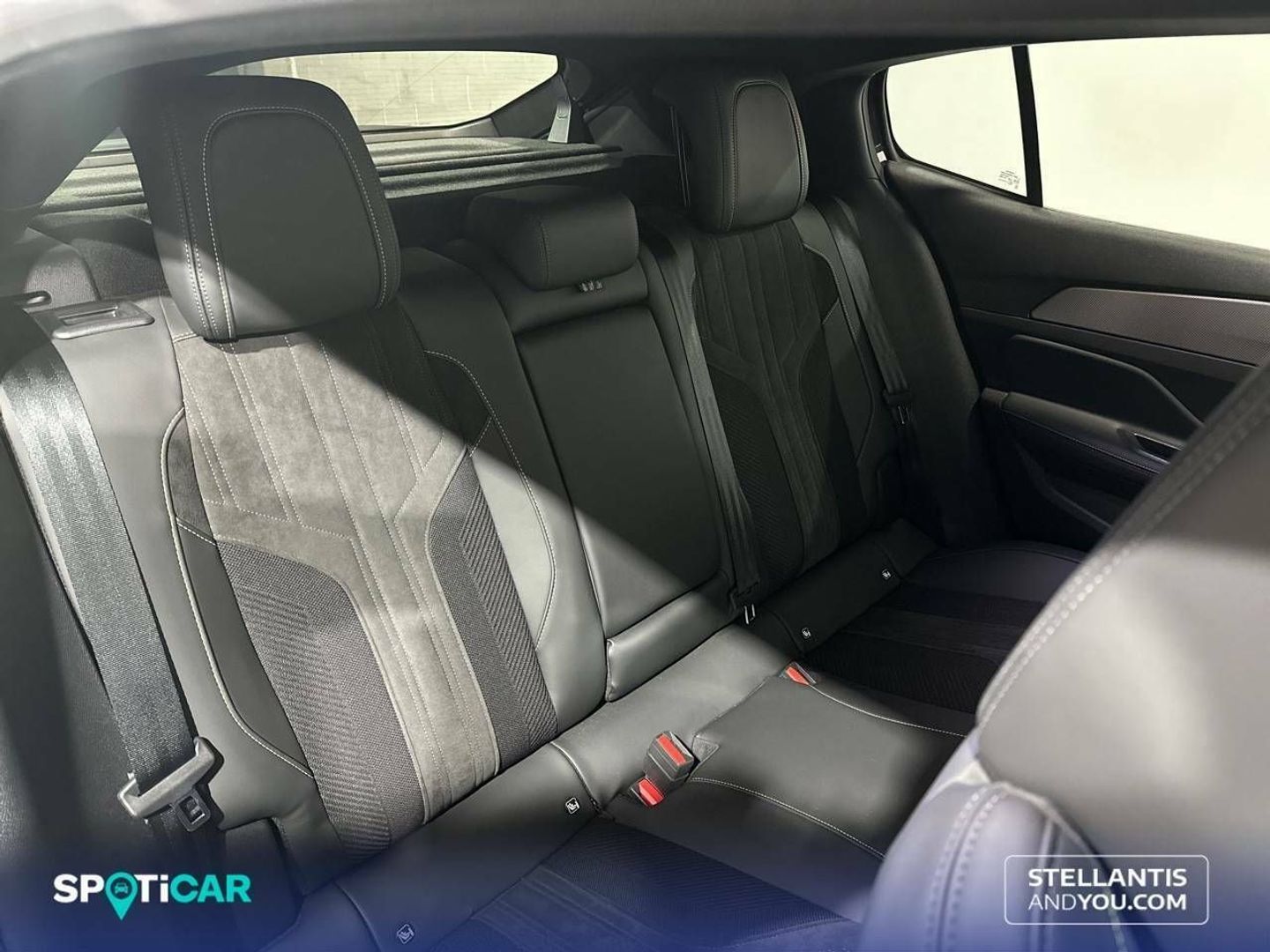 Peugeot 408 PHEV 225 GT e-EAT8 165 kW (224 CV)