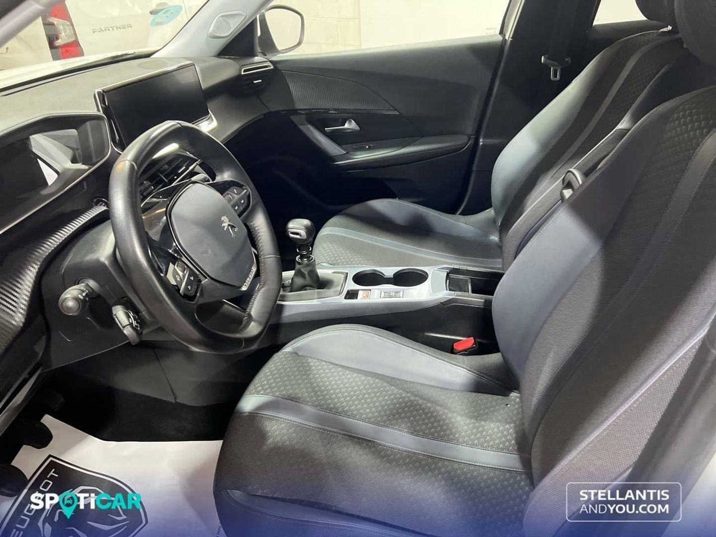Peugeot 2008 PureTech 130 S&S Allure 96 kW (130 CV)