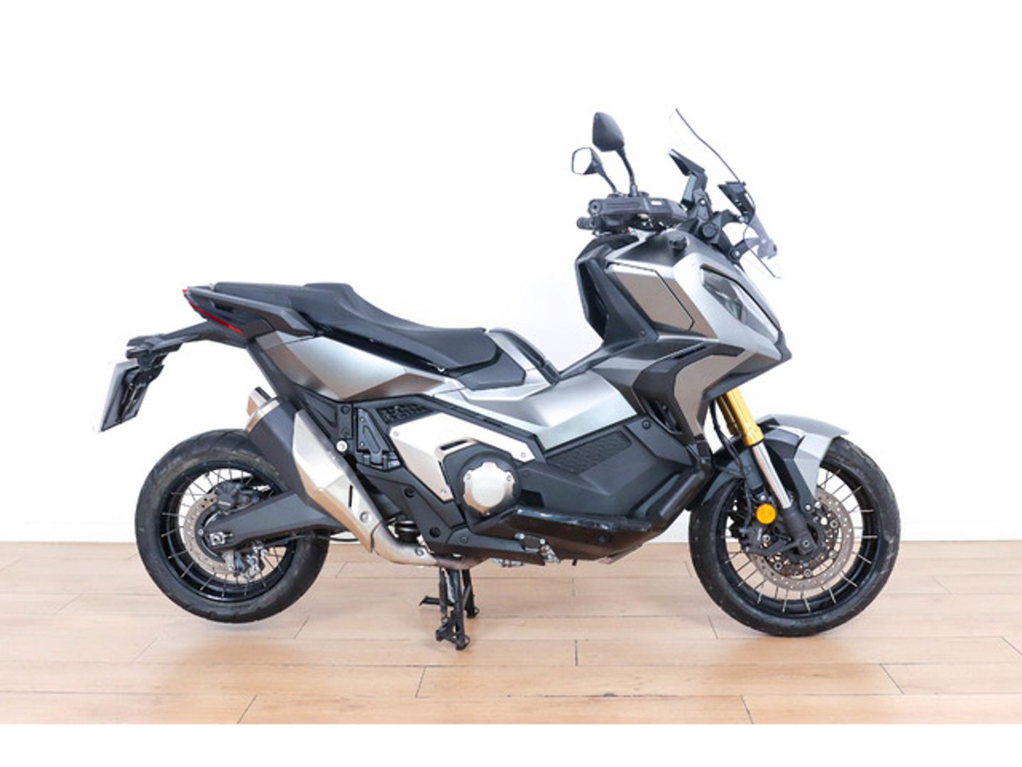 Honda X-ADV Gris Plata Motorcycle