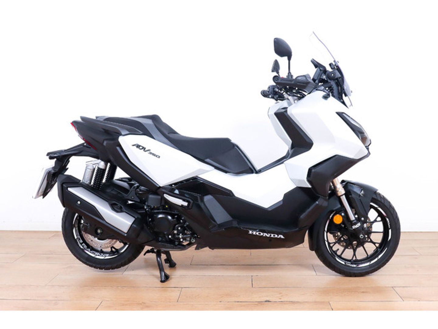 Honda ADV350 Blanco Motorcycle