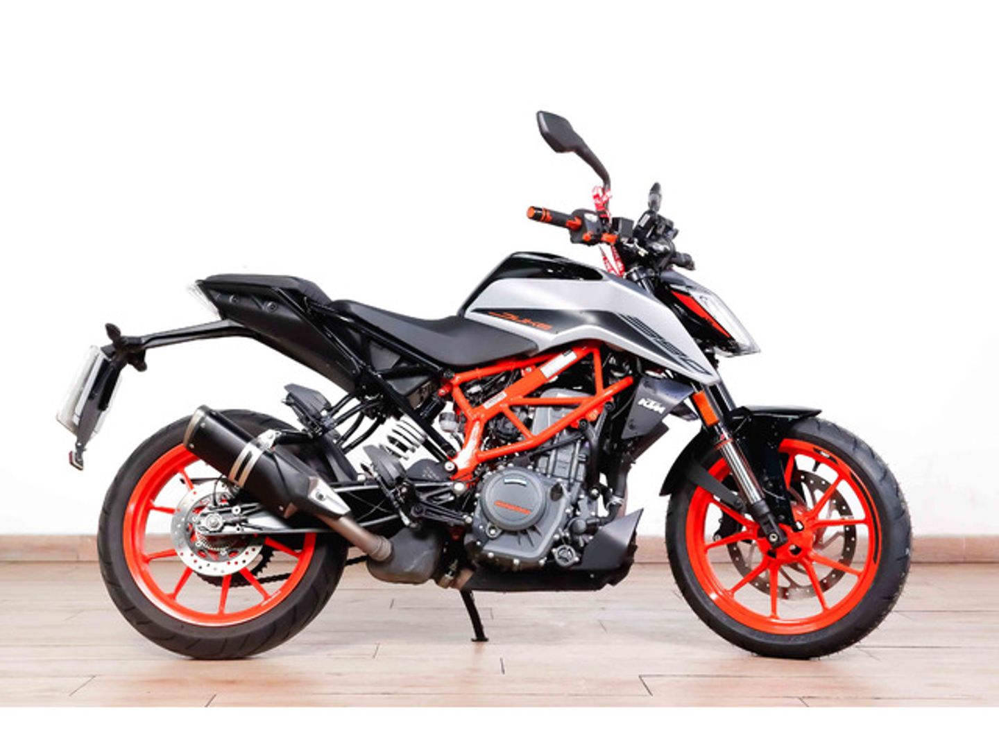 KTM Duke 390 Gris Motorcycle
