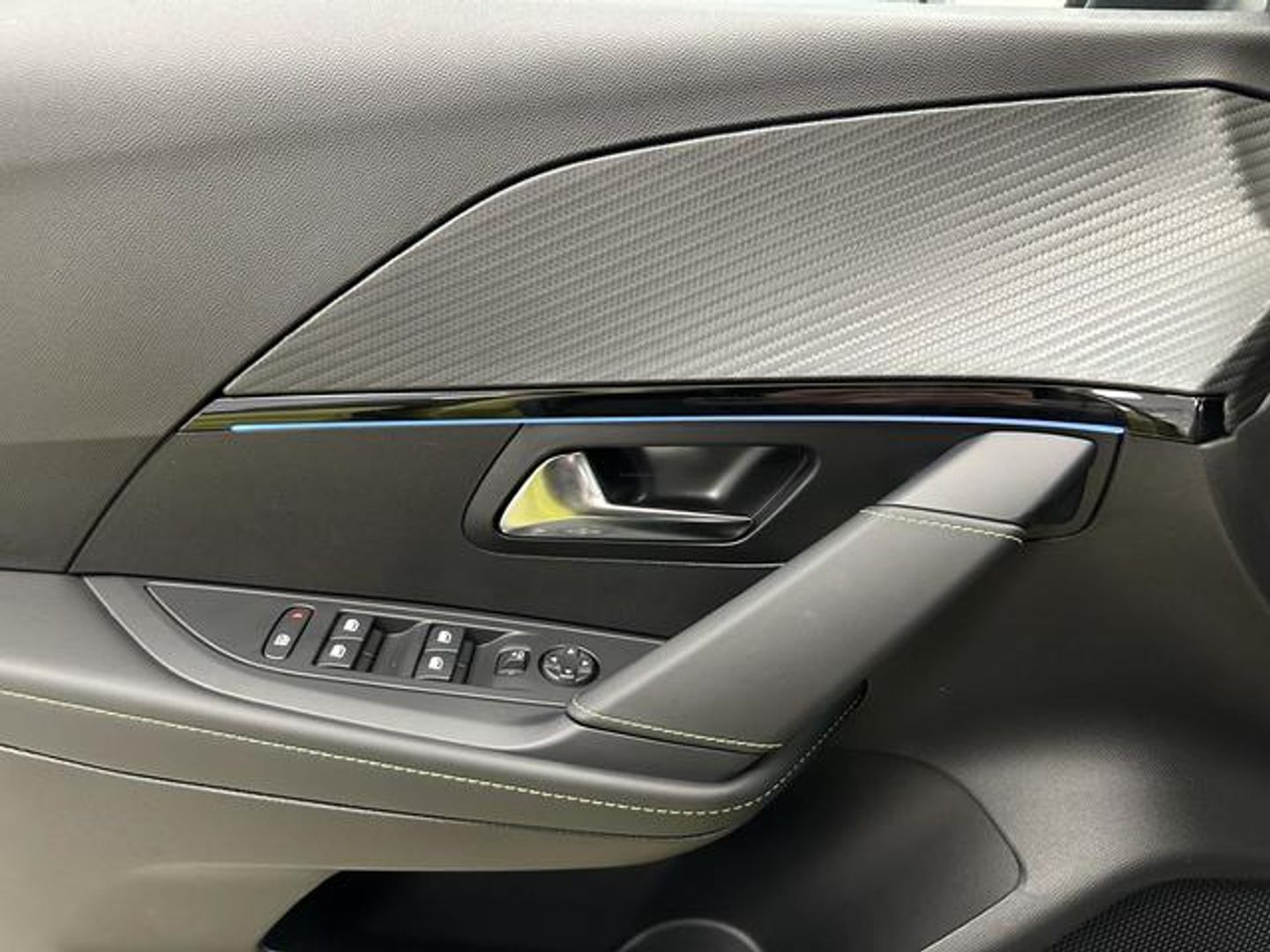 Peugeot 208 GT Hybrid eDCS6 100 kW (136 CV)
