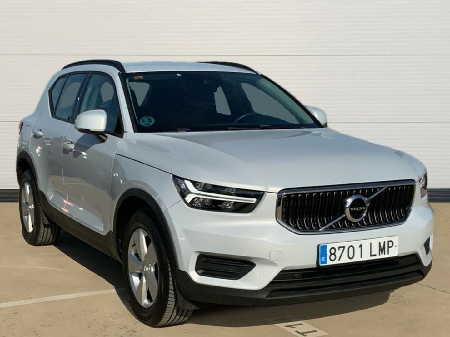 Volvo XC40 T3 Momentum Core Auto 120 kW (163 CV)