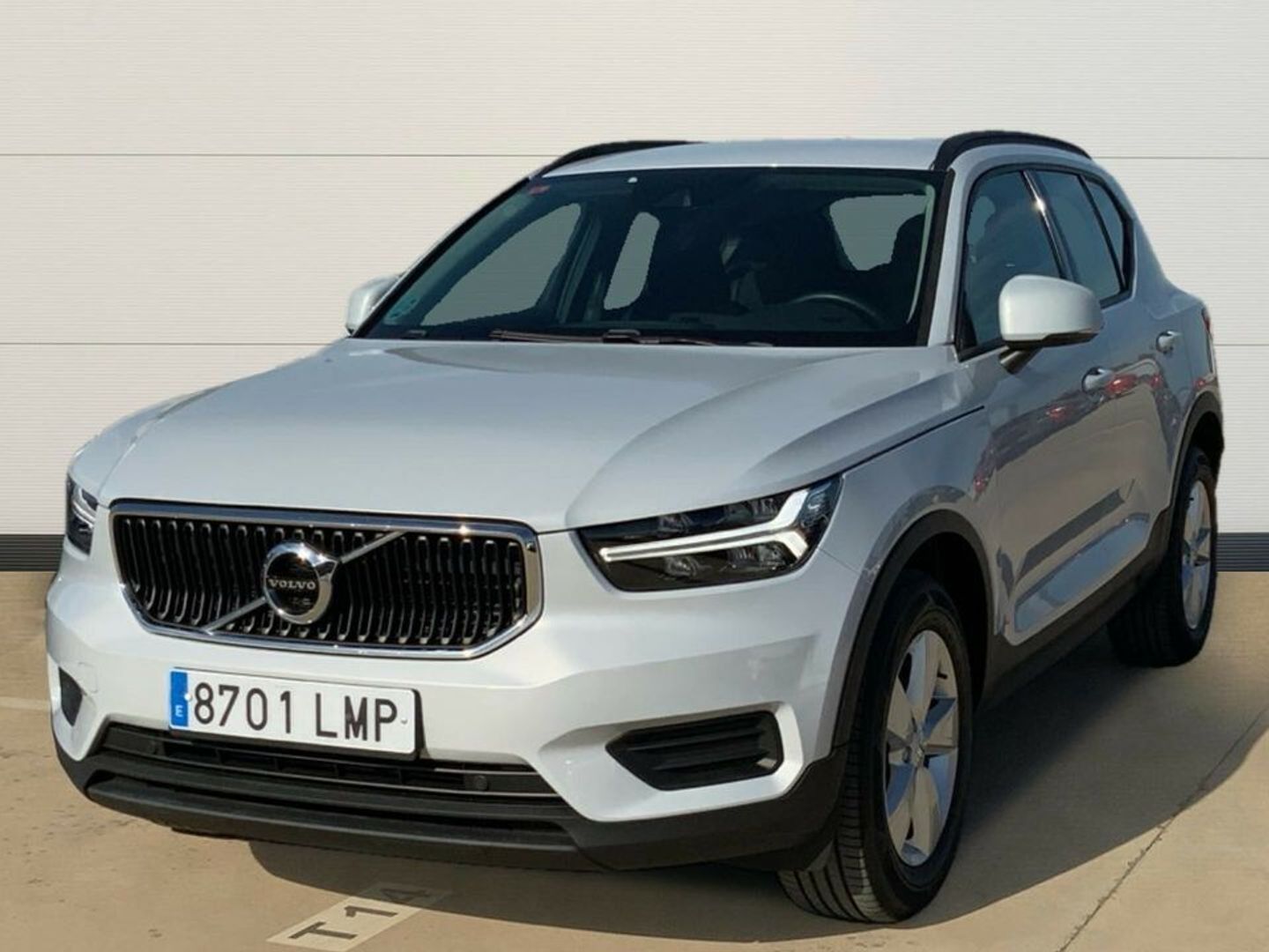 Volvo XC40 T3 Momentum Core Auto 120 kW (163 CV)
