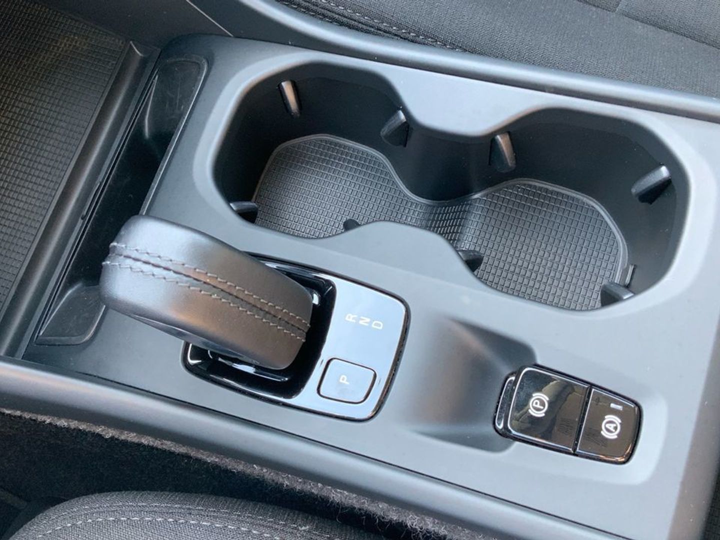 Volvo XC40 T3 Momentum Core Auto 120 kW (163 CV)