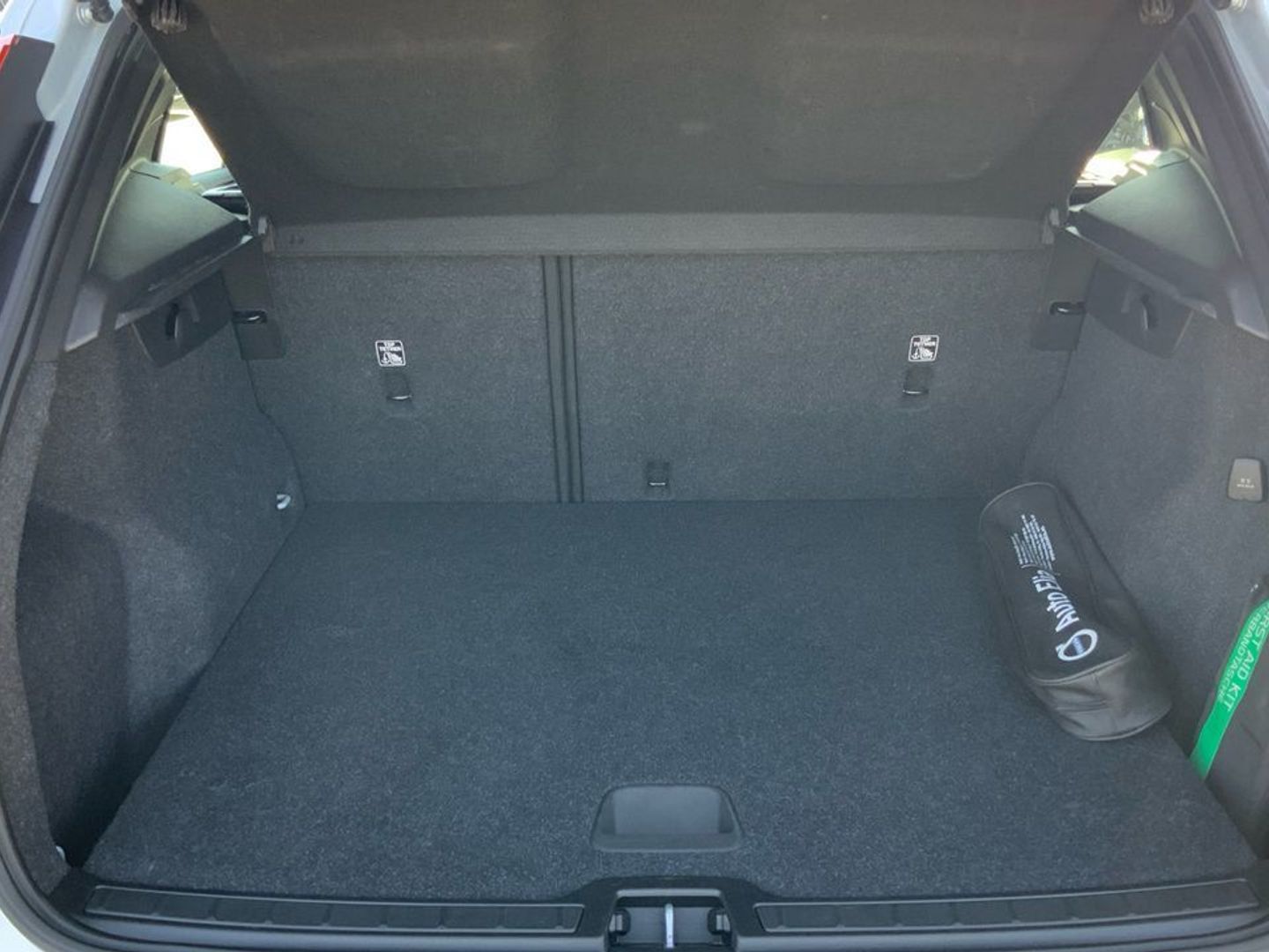 Volvo XC40 T3 Momentum Core Auto 120 kW (163 CV)