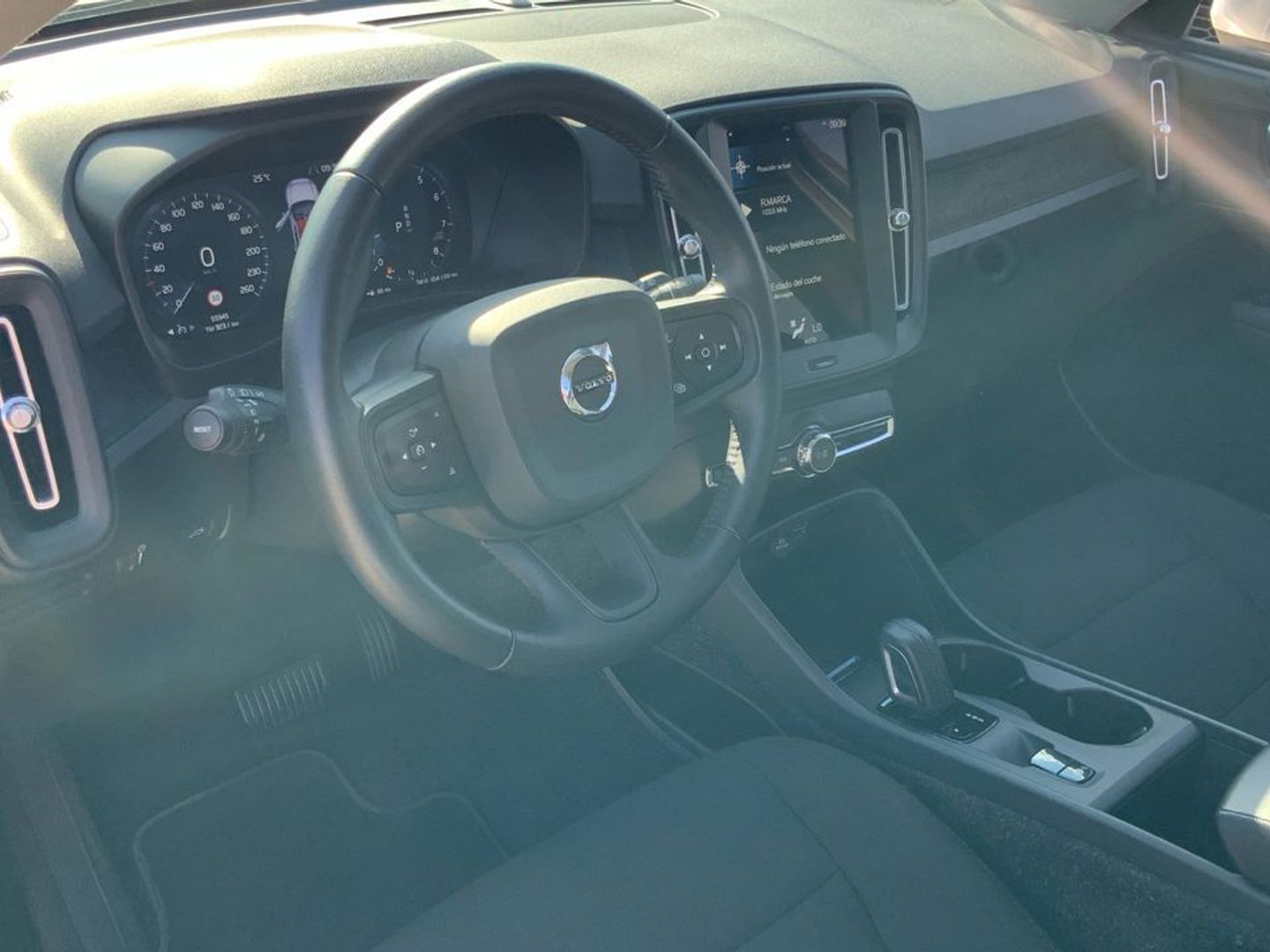 Volvo XC40 T3 Momentum Core Auto 120 kW (163 CV)