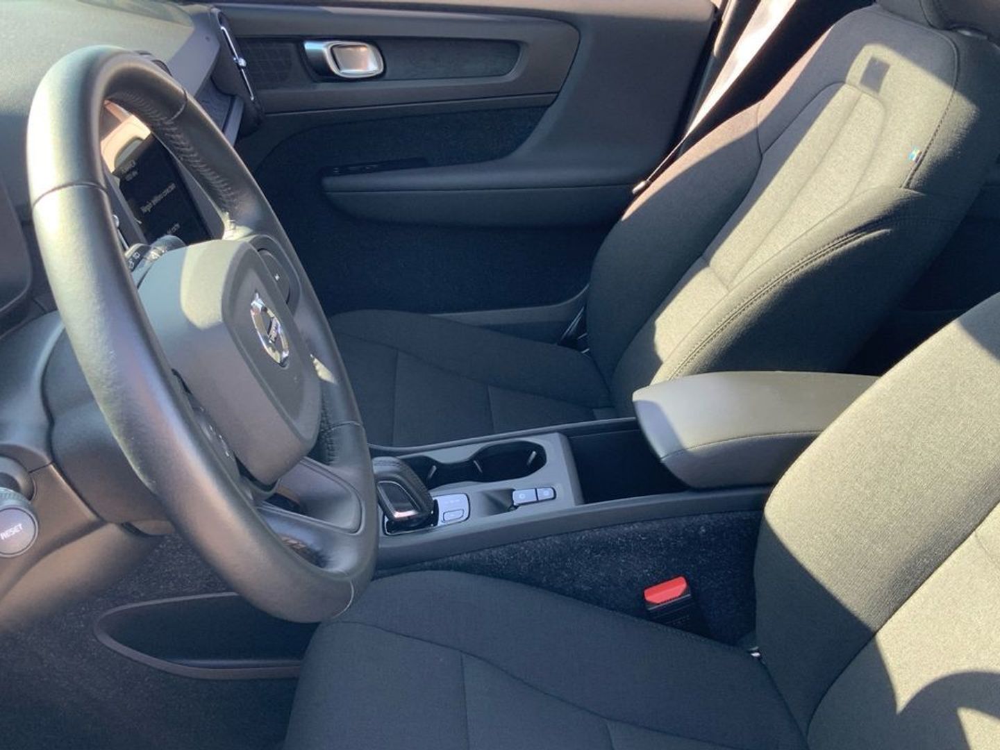 Volvo XC40 T3 Momentum Core Auto 120 kW (163 CV)