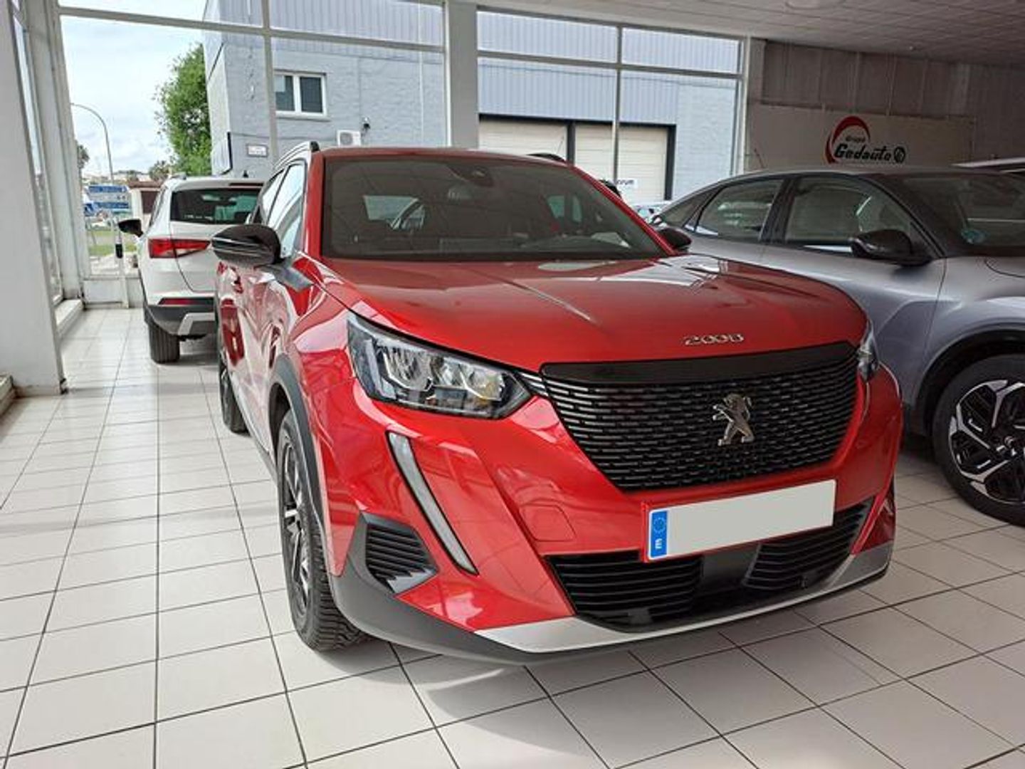 Peugeot 2008 BlueHDi 130 S&S Allure Pack EAT8 96 kW (130 CV) Rojo All Terrain / Pick-up