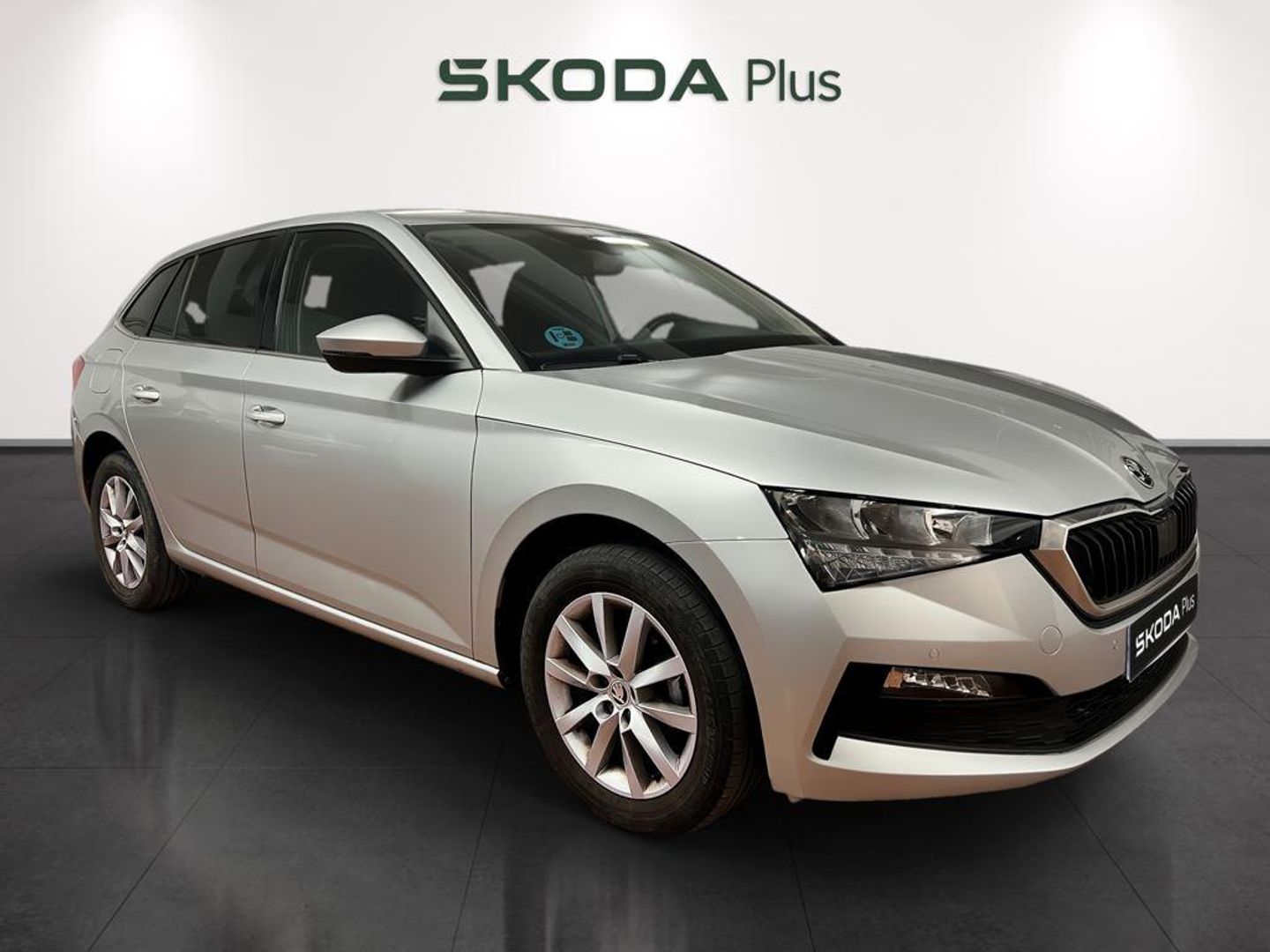 Skoda Scala 1.0 TSI Ambition 70 kW (95 CV) Gris Plata Compact