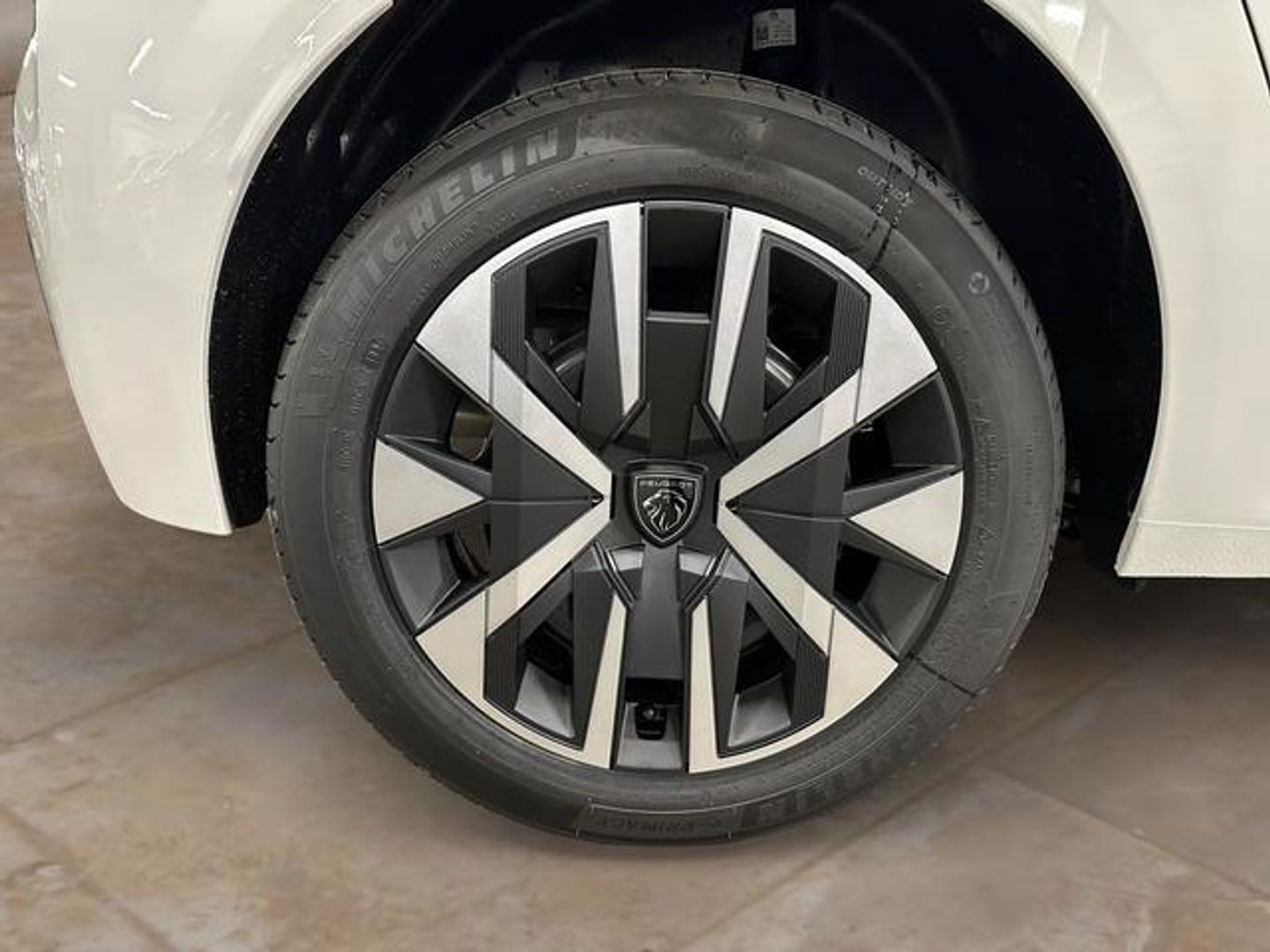 Peugeot 208 Style Hybrid 110 eDCS6 81 kW (110 CV)