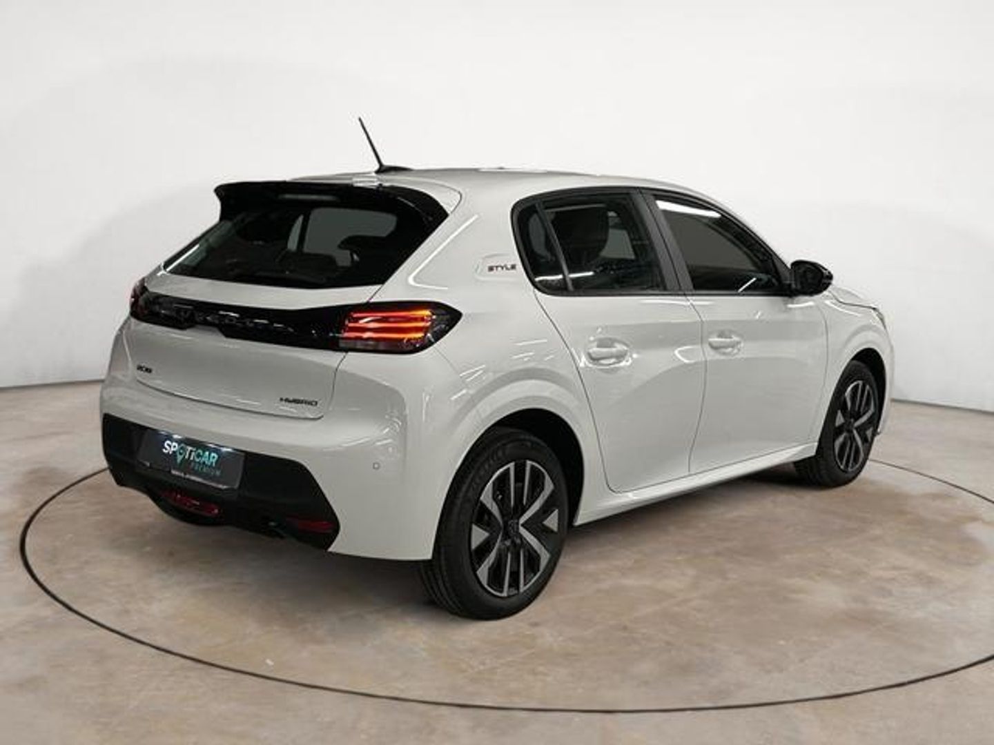 Peugeot 208 Style Hybrid 110 eDCS6 81 kW (110 CV)