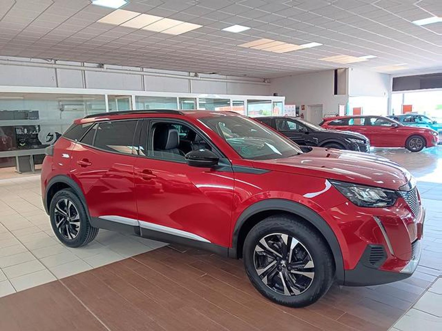 Peugeot 2008 BlueHDi 130 S&S Allure EAT8 96 kW (130 CV) Rojo All Terrain / Pick-up