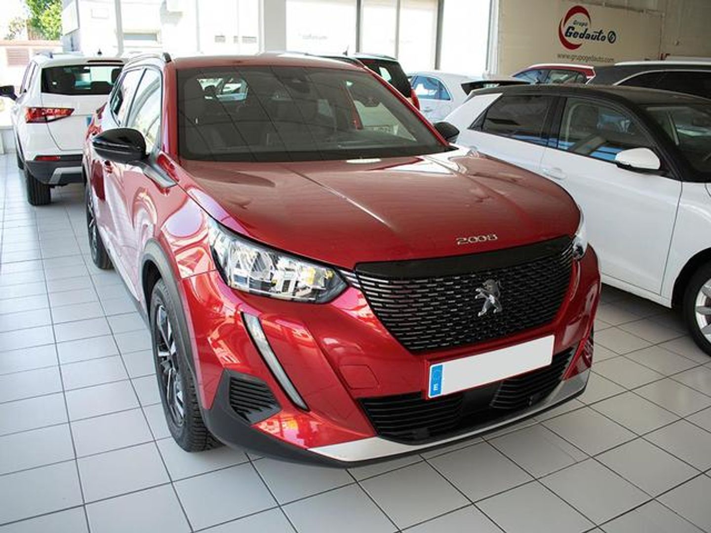 Peugeot 2008 BlueHDi 130 S&S Allure Pack EAT8 96 kW (130 CV) Rojo All Terrain / Pick-up