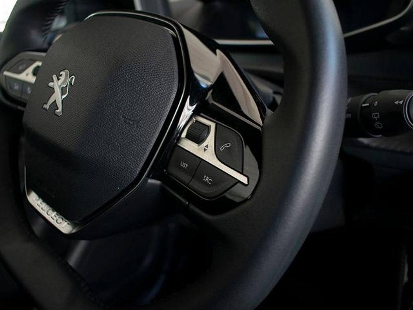 Peugeot 2008 BlueHDi 130 S&S Allure Pack EAT8 96 kW (130 CV)
