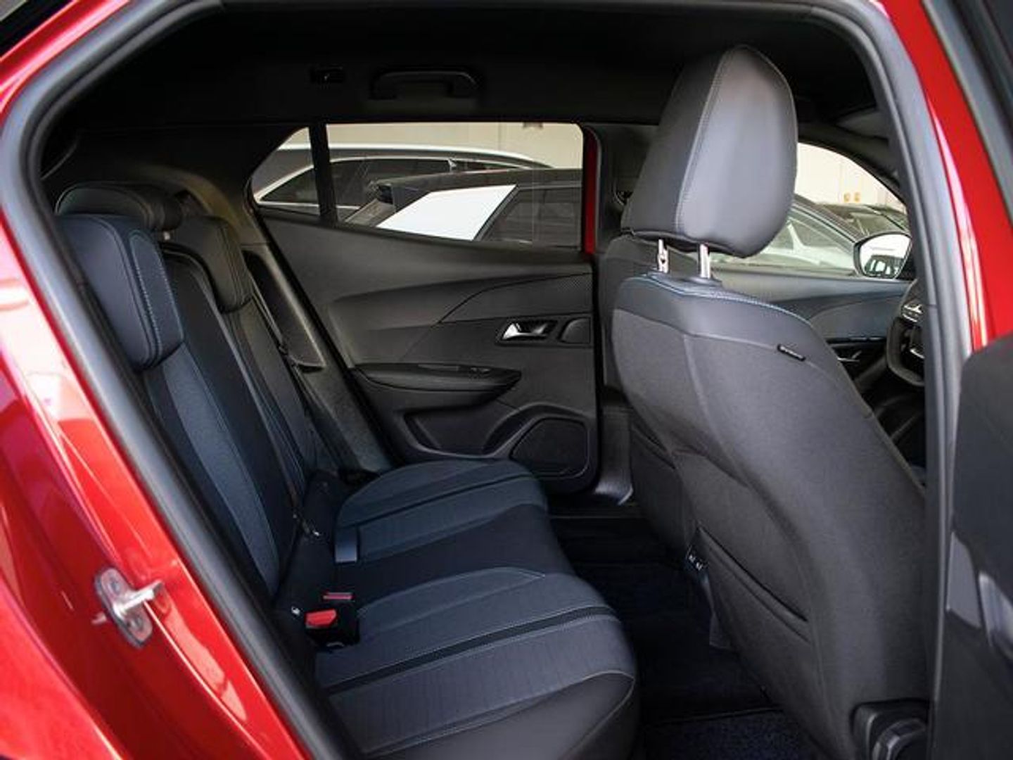 Peugeot 2008 BlueHDi 130 S&S Allure Pack EAT8 96 kW (130 CV)