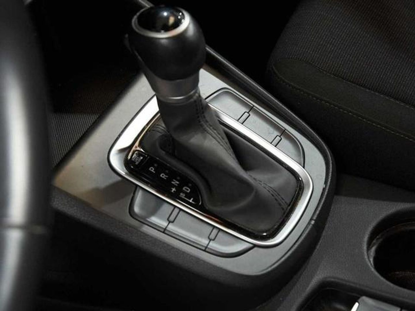 Hyundai Kona 1.6 GDI HEV Maxx DCT 104 kW (141 CV)