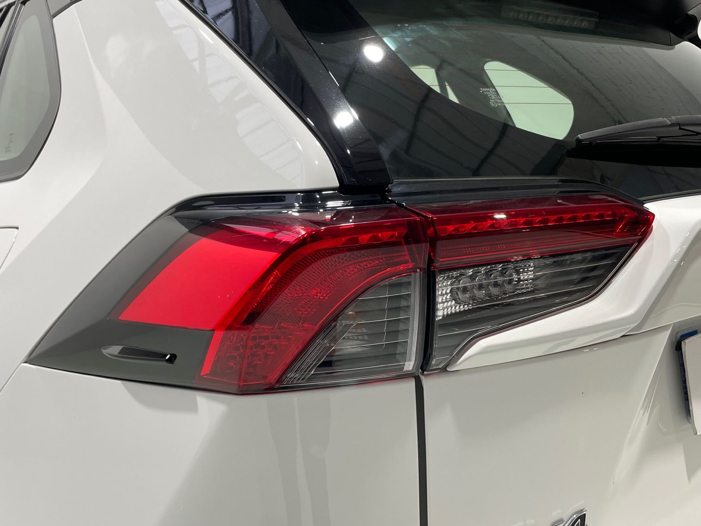 Toyota Rav4 220H Business 4WD 163 kW (222 CV)