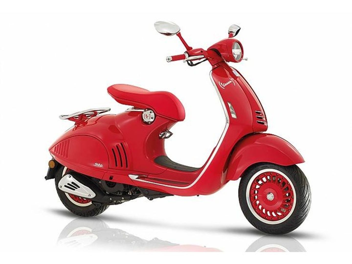 Vespa RED 946 Rojo Motorcycle