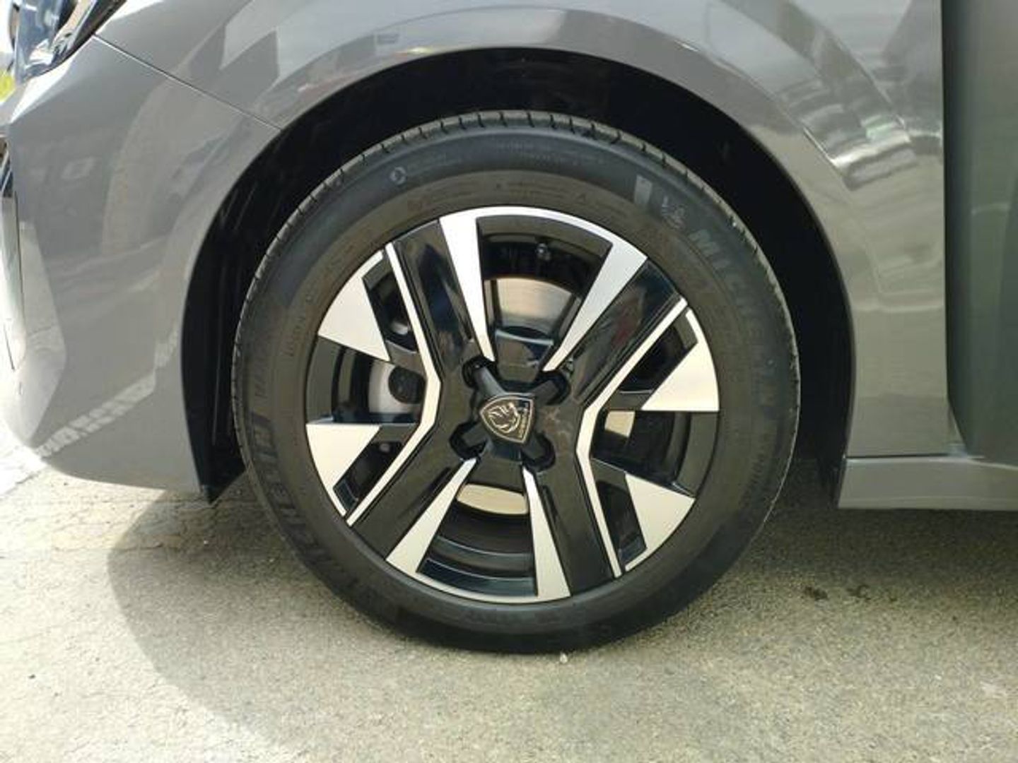 Peugeot 208 PureTech 100 Allure 75 kW (100 CV)
