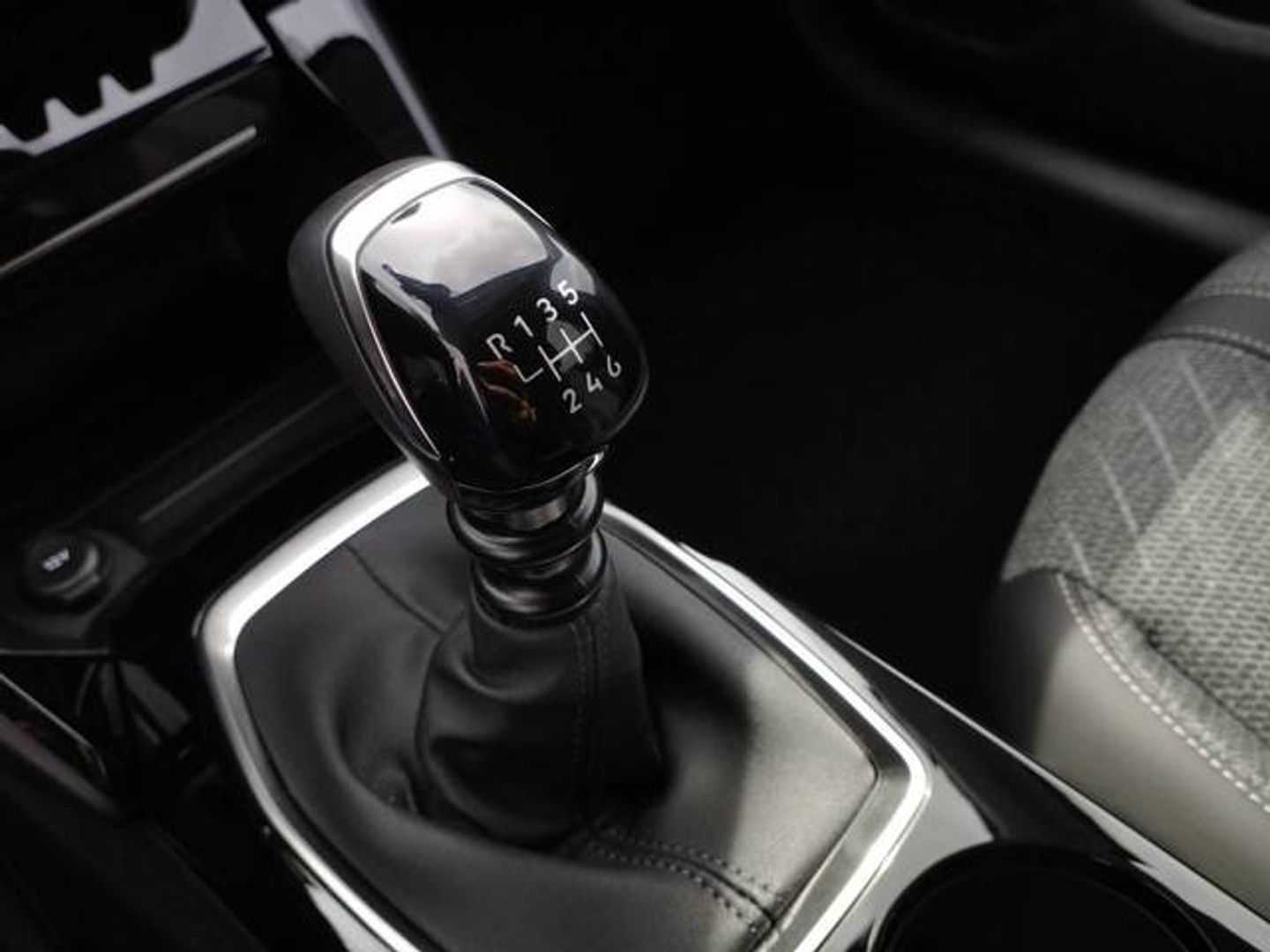 Peugeot 208 PureTech 100 Allure 75 kW (100 CV)