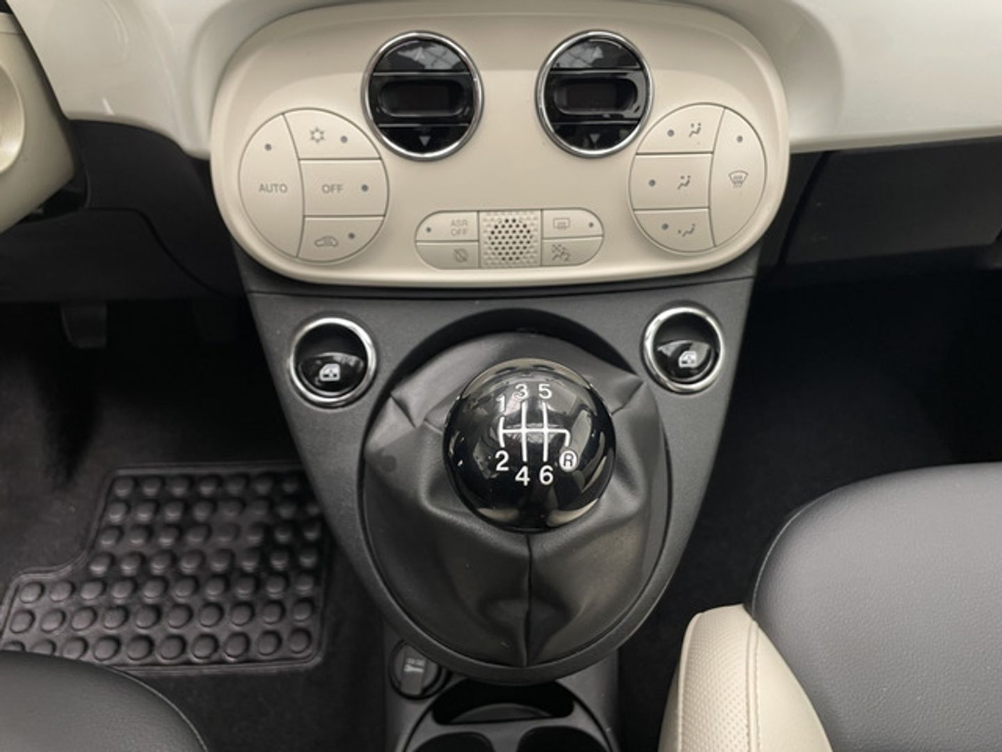 Fiat 500 1.0 Hybrid Dolcevita 51 kW (70 CV)