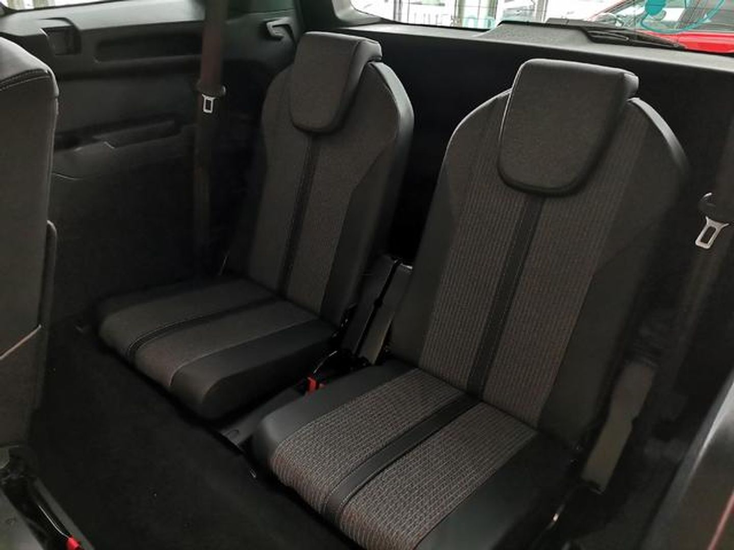 Peugeot 5008 Hybrid 1.2 Allure Pack eDCS6 100 kW (136 CV)